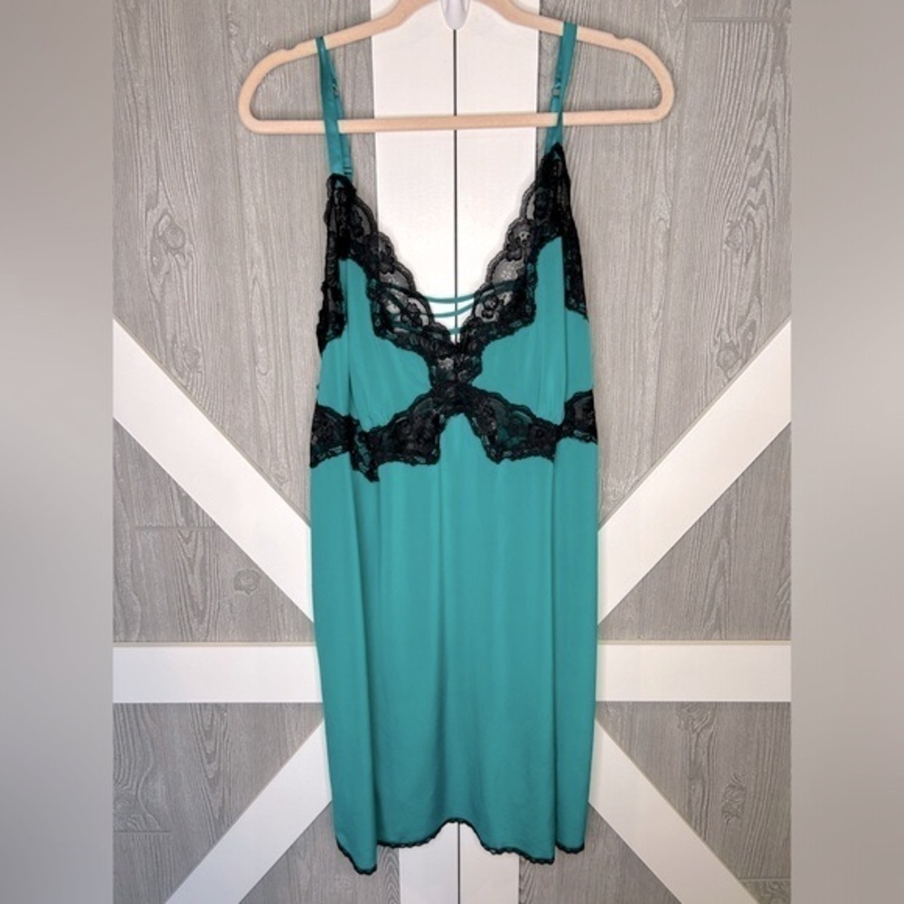 071. NWT Cacique Intimates Babydoll Chemise Size 22/24 Green Black Satin Lace